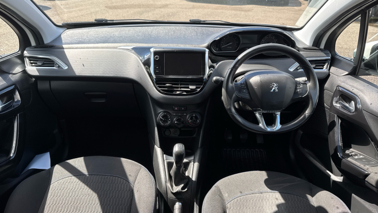 Peugeot 208 1.2 PureTech 82 Signature 5dr [Start Stop] Petrol Hatchback